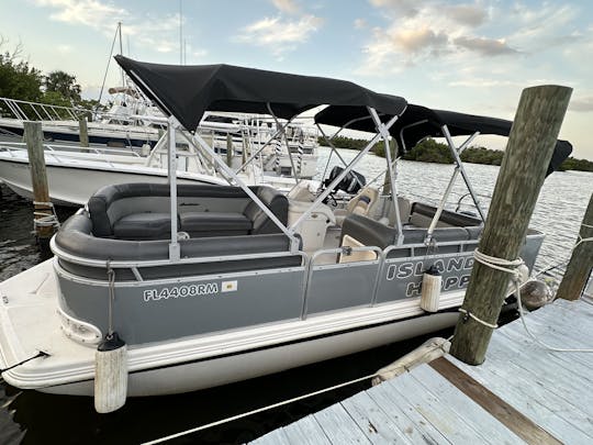 22ft Nice and Spacious Hurricane Pontoon Rental in Fort Myers, Florida