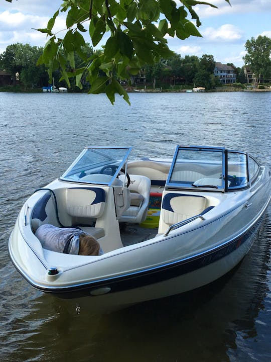 17’ Glastron Boat Rental with Captain on Marion Lake, Minnesota