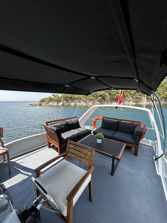 Yacht Hour Bosphorus and Prince İslands Tour - 49ft