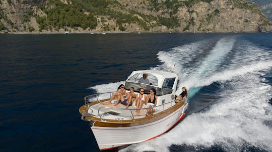 Visite de Capri avec Gozzo Sparviero Emerald 750 à louer à Sorrente en Campanie