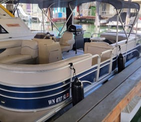 BATEAU PONTON AMUSANT AVEC BARRE DE REMORQUAGE À CHAMBRE À AIR ! 175$ DE L'HEURE ! BARBECUE