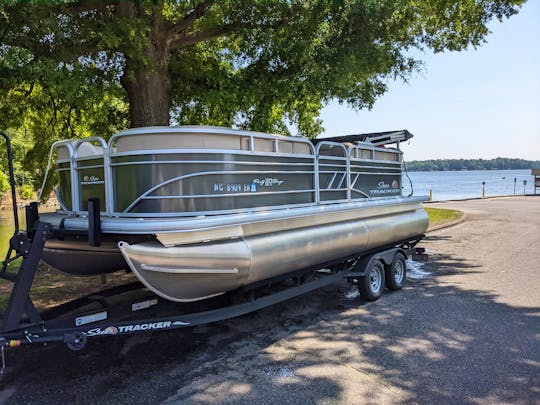 Mooresville 2022 22' Pontoon 10 Seats with a Towable and fuel