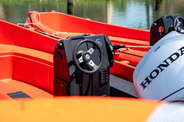 Discover the Lagoon with the unmistakable 40 CV “Little Red Boats” without a license!