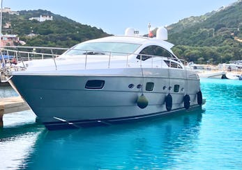 Yacht à moteur PERSHING 58, Poltu Quatu, Sardaigne du Nord-Est, Italie