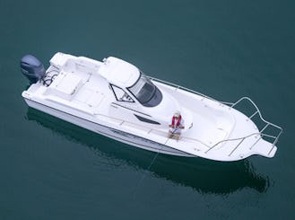 Bateau de pêche YAMAHA de 26 pieds à Kisarazu. 