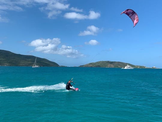 Catamarán de vela moderno de 40 pies Fountain Pajot, sin arruinarse en las Islas Vírgenes Británicas