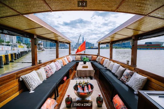 Beau bateau ouvert en bois à louer à Saigon