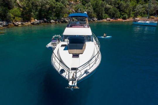 Yacht à moteur 3 cabines 