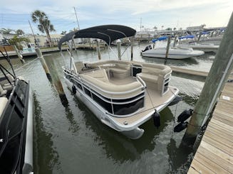 Fun in Johns Pass Sandbar with Bennington SSX 20 Pontoon !