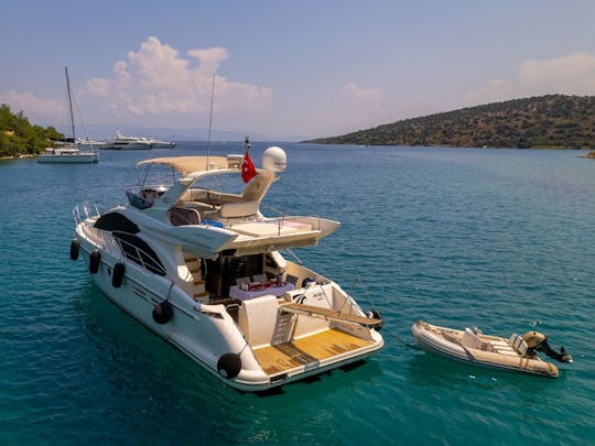Yacht à moteur de luxe Azimut de 50 pieds à Bodrum pour 6 personnes pendant la nuit