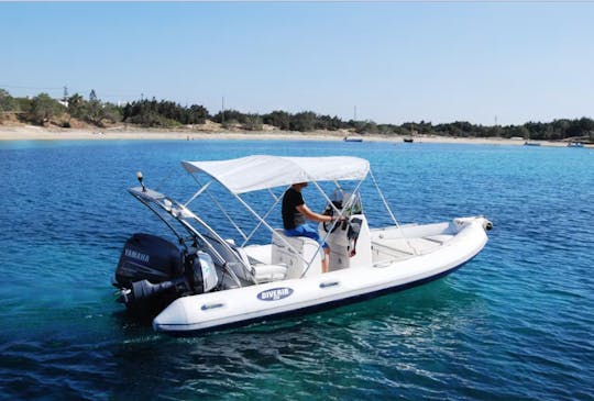 Barco Yria 550-RIB para alugar no porto de Agia Anna, Naxos, Grécia