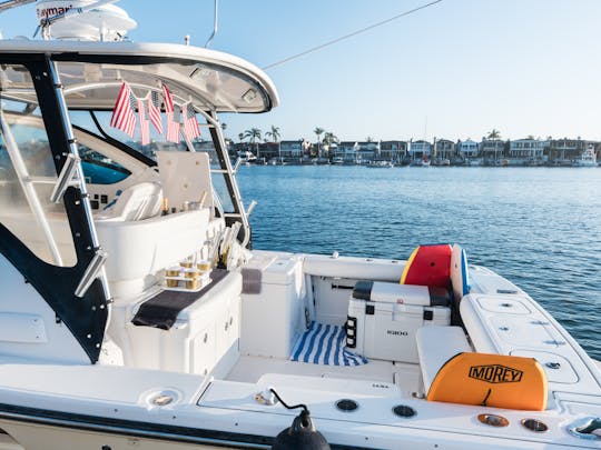 Iate a motor aberto Tiara 3600 em Newport Beach, Califórnia