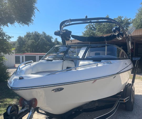 2013 Malibu Wake Boat 22 pés e 10 hóspedes $165 - $185/h LAKE AUSTIN