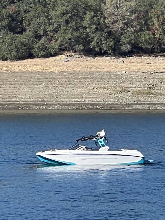 G25 Super Air Nautique . Rate $235.00 a hour 