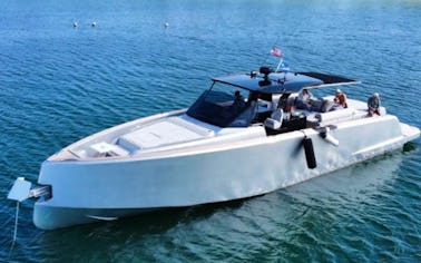 Faites des vagues à Miami avec le yacht à moteur Pardo 50FT