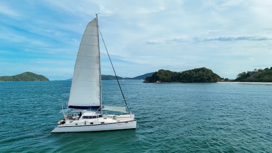 Catamarán Mozart navegando en Tailandia