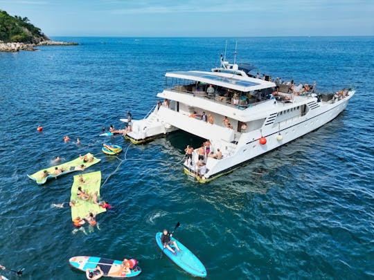 Excursion en apnée et cascade de Yelapa en formule tout compris sur un méga-yacht (visite publique)
