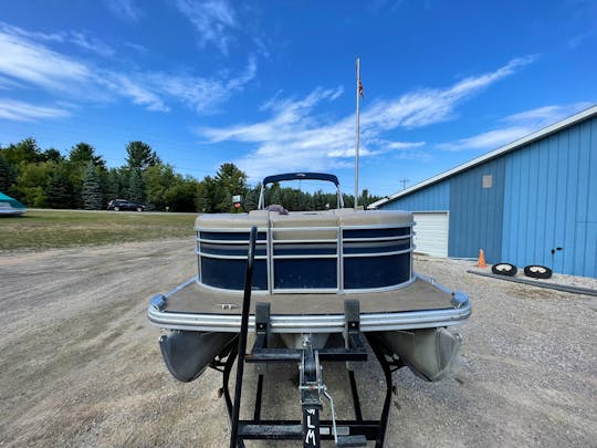 Glen Lake Getaway with 22ft Bennington Tritoon | Available Half Day to Weekly!