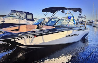 Mastercraft XT22 - Wakesurf Boat