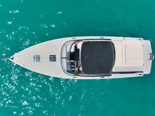 Alugue este iate a motor Van Dutch 40 em Ibiza, Espanha, para 9 pessoas