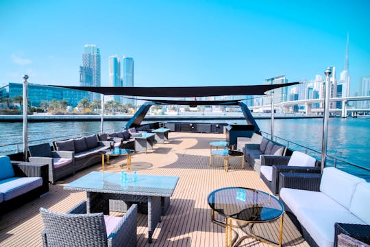 YACHT DE LUXE EN CATAMARAN HAUT DE GAMME pour 100 personnes à Dubaï