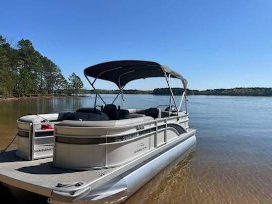Prêt à faire une croisière sur le lac Keowee, Hartwell ou Jocasse avec le tube et le carburant gratuits ?
