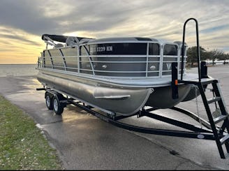 FISHING AND SUNSET PACKAGE INCLUDED-SEATS 10 PEOPLE - Lewisville TX!