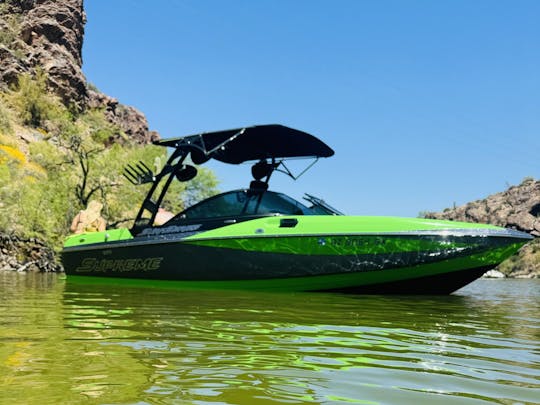 Wakeboat Supreme S211: ¡Ven a colgar 10 por un día!