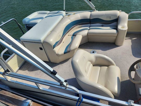 LUXURY PONTOON RENTALS!! CHECK OUT THE PHOTOS! BOOK WITH US Flower Mound