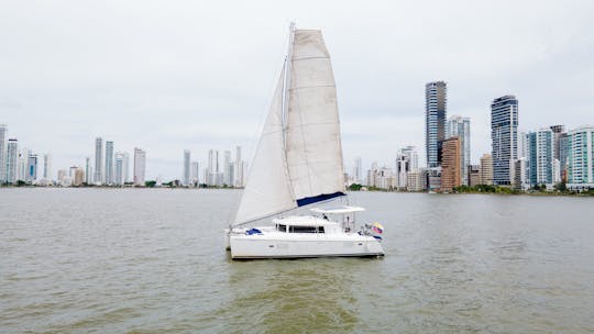 Catamaran à voile de luxe à Carthagène pour les fêtes/événements ! NOUVEAU : CROISIÈRES AU COUCHER DU SOLEIL !