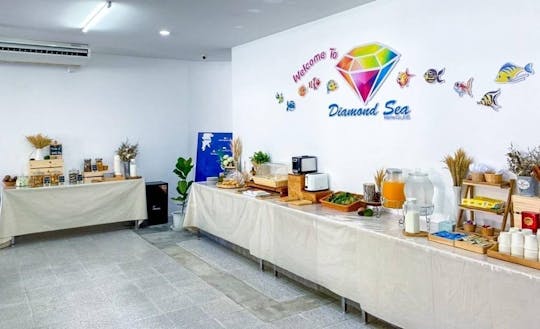 Recorrido en lancha motora por Daimond Sea 2 por James Bond y la isla de Naka
