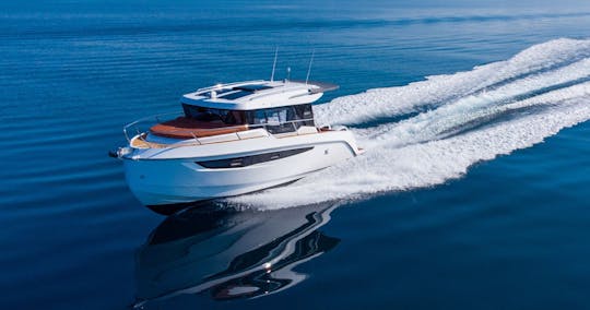 Découvrez le luxe à flot à bord du yacht Kavi 9 2025