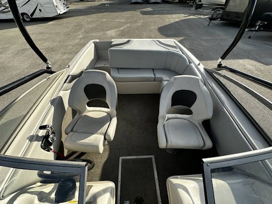 Lancha motora Clean Reinell 204 LSE para 8 personas con torre de wakeboard 
