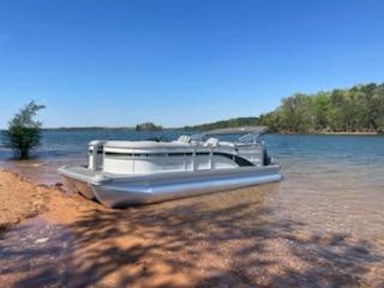 Prêt à faire une croisière sur le lac Keowee, Hartwell ou Jocasse avec le tube et le carburant gratuits ?