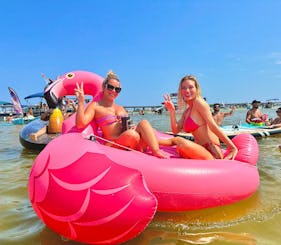 Aventure en bateau Tiki de 26 pieds pour 18 passagers à Destin — Crab Island Adventure