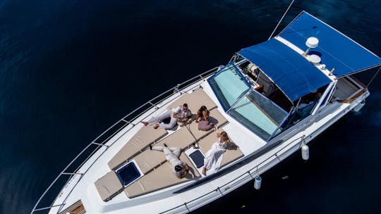 Puerto Banús: alquiler de yates para grupos para fiestas y mucho más