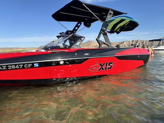 Barco de wakesurf Axis de 22 pés com capitão incluído