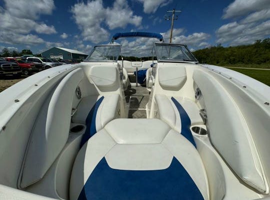 Lakes and rivers this boat delivers! 23ft Larson Senza 226 Boat | Getmyboat