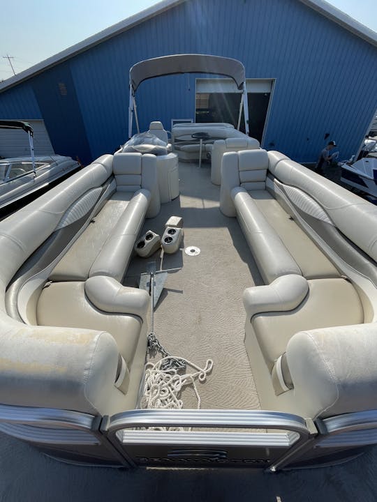 Explorez et profitez de Glen Lake avec le ponton 2550 RL Bennington