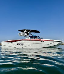 ¡Wakesurf, wakeboard y subte a bordo de nuestro Captained Axis T250 en Lake Havasu City!