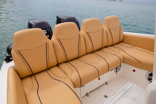 Rent a 30 ft. boat for 10 people in Baru, Cholon Cartagena 