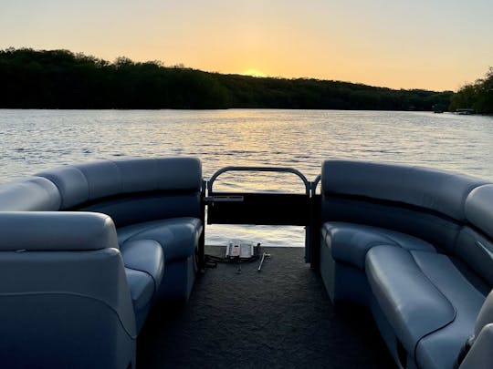 Une journée en bateau parfaite sur le lac Lotus | TMC 22 Pontoon