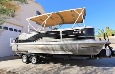 23ft Suncatcher Pontoon with bar and diving board!