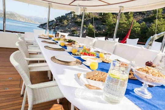 8 cabines, magnifique goélette à voile de 146 pieds