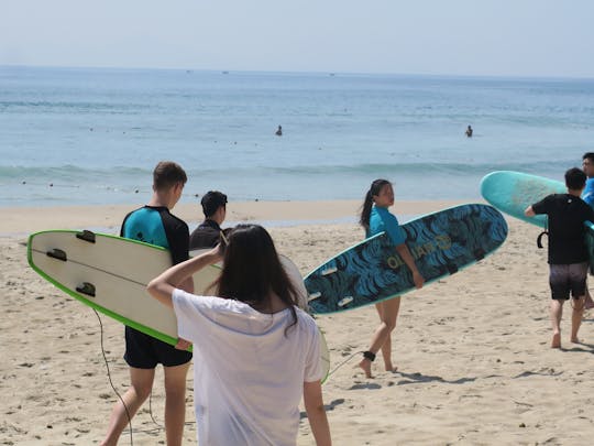 Cours de surf en groupe pour enfants