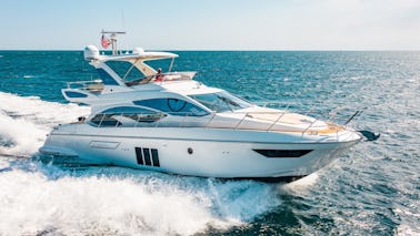 Iate a motor Flybridge moderno Azimut de 50 pés  