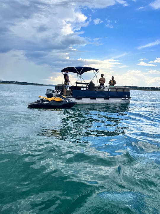 Relaxing Family Cruiser + LILYPAD on Canyon Lake, Texas | 22' Palm Beach Pontoon