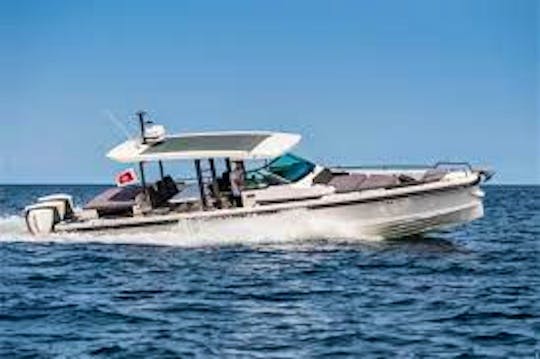 Luxury 40' Sports Sun Top - Your Day, Your Way