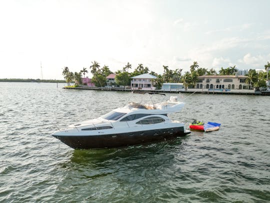 Iate a motor Azimut Fly Bridge de luxo de 50 pés com tudo incluído em Miami