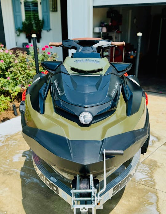 ¡Diversión en el lago durante el fin Seadoo GTX 15